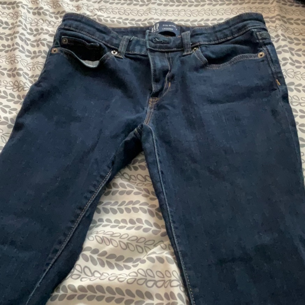 Really cute Gap denim leggings!